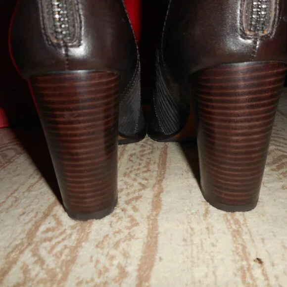 Donald J. Pliner stingray like leather ankle boots, size 7.5M - Picture 7 of 10